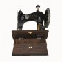 Caja de madera con maquina de coser 2
