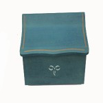 Caja de madera mediana azul