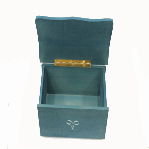 Caja de madera mediana azul abierta