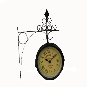 Reloj de pared en soporte de hierro